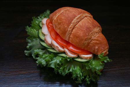 Сэндвич с курицей (круассан)