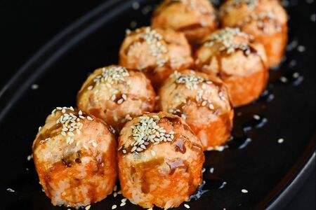 Запеченный ролл с лососем