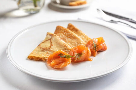 Блинчики с лососем