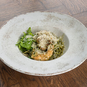 Паста Гамбери с тигровыми креветками и соусом песто