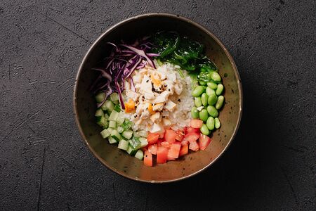 Поке со спаржей и копченой курицей