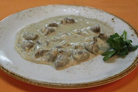 Сердечки куриные в сметанном соусе