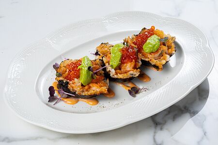 Острые креветки с рисом и нори