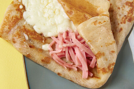 Блин с ветчиной и сыром