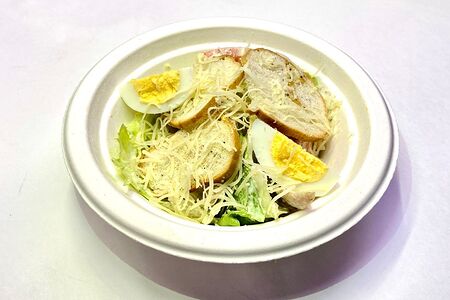 Салат Цезарь с курицей