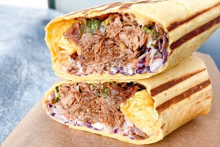 Шаверма с рваной свининой и Коул Слоу