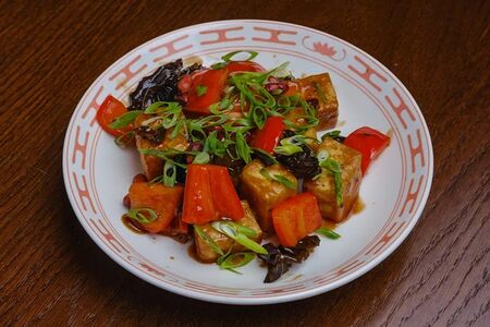 Жареный тофу в кисло-остром соусе