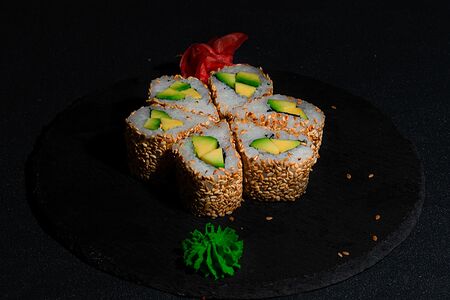 Маки ролл с авокадо