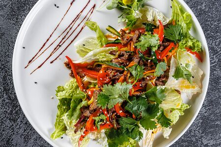 Тайский салат с телятиной