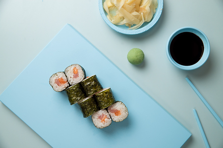 Хосомаки лосось и тунец