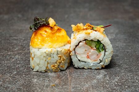 Запечённый ролл с креветкой