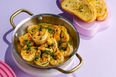 Креветки с чесноком и петрушкой