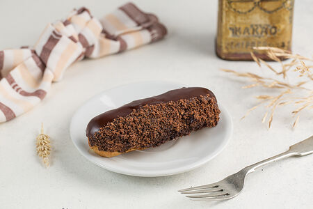 Эклер с заварным кремом