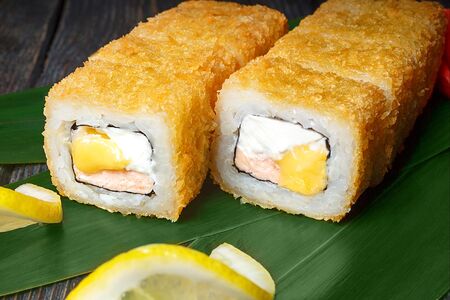 Жареный с лососем