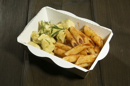 Курица и макароны