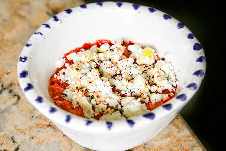 Фета с запеченным красным перцем