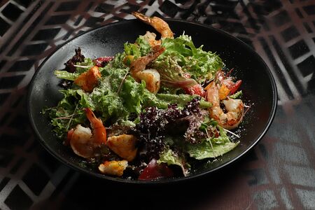 Салат с микрозеленью Тигровая креветка