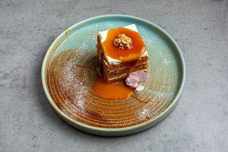 Торт Морковный с соленой карамелью