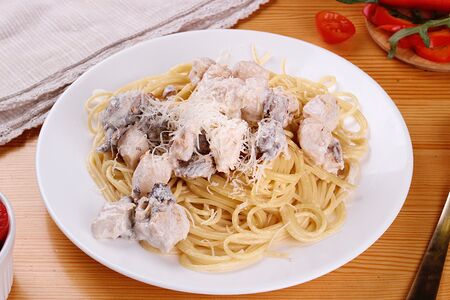 Паста с курицей и грибами