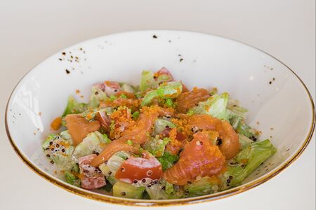 Салат с лососем