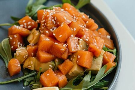 Тартар из лосося и авокадо