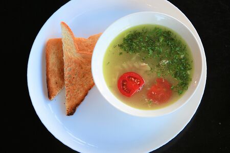 Куриный суп с яичной лапшой