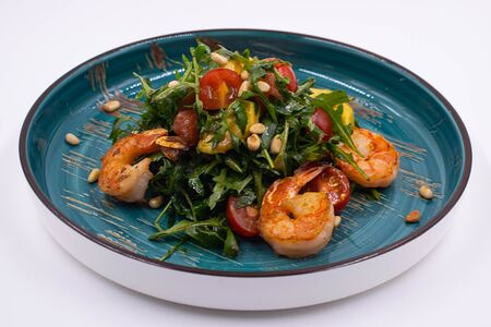 Салат с рукколой и креветками