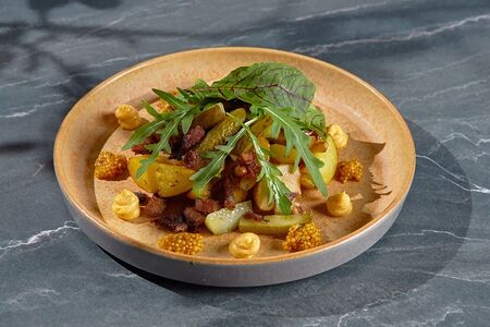 Теплый салат я сзыком