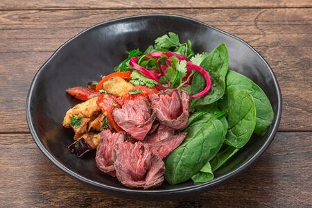 Салат с ростбифом из мраморной говядины