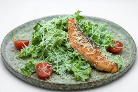 Салат Паб с сёмгой на гриле