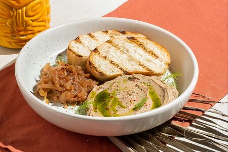 Паштет из куриной печени с луковым вареньем
