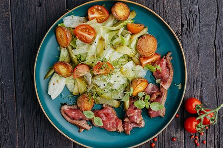 Салат с ростбифом