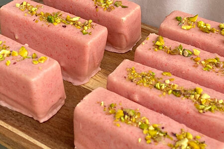 Муссовое пирожное Вишня-фисташка