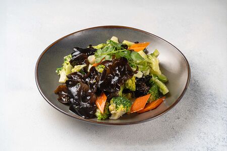 Салат с брокколи