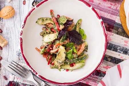 Салат Овощной с орехами