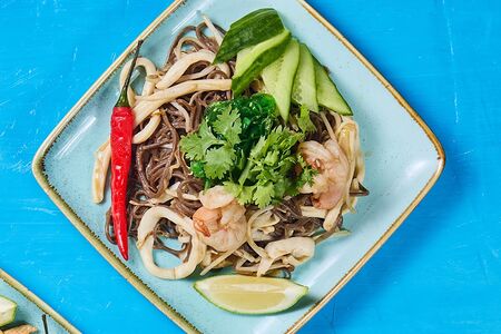 Соба с креветкой и кальмаром