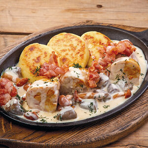 Куриные бедрышки с сердечками и картофельными пирожками