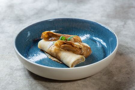 Блины с соленой кокосовой карамелью