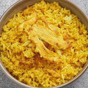 Տապակած բրինձ հավի մսով և Կարրի սոուսով