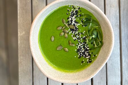 Крем-суп из зеленого горошка со шпинатом