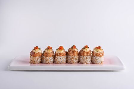 Запеченный ролл с тунцом