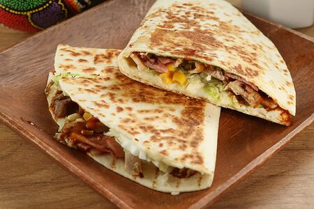 Кесадилья со свининой