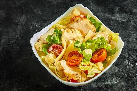 Салат Цезарь с курицей