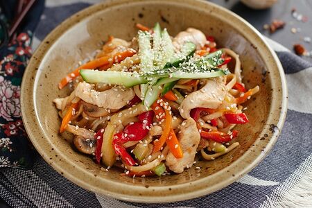 Лапша удон с курицей