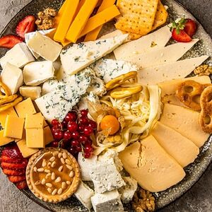 Плато из разных сыров Европа