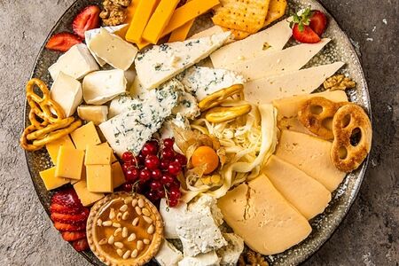 Плато из разных сыров Европа