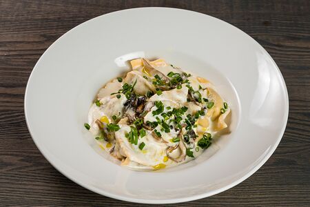 Равиоли с уткой и вешенками