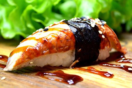 Суши с угрем