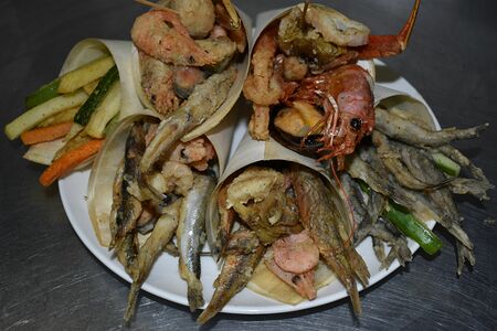 Сет из мини-кульков с морепродуктами и овощами