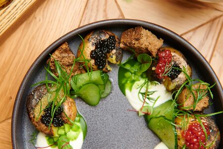 Печеный картофель с тремя видами икры